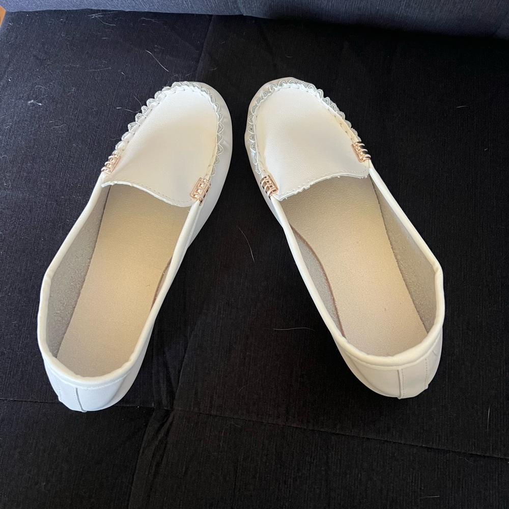 White Ruched Loafer 9.5 - Picture 2 of 2